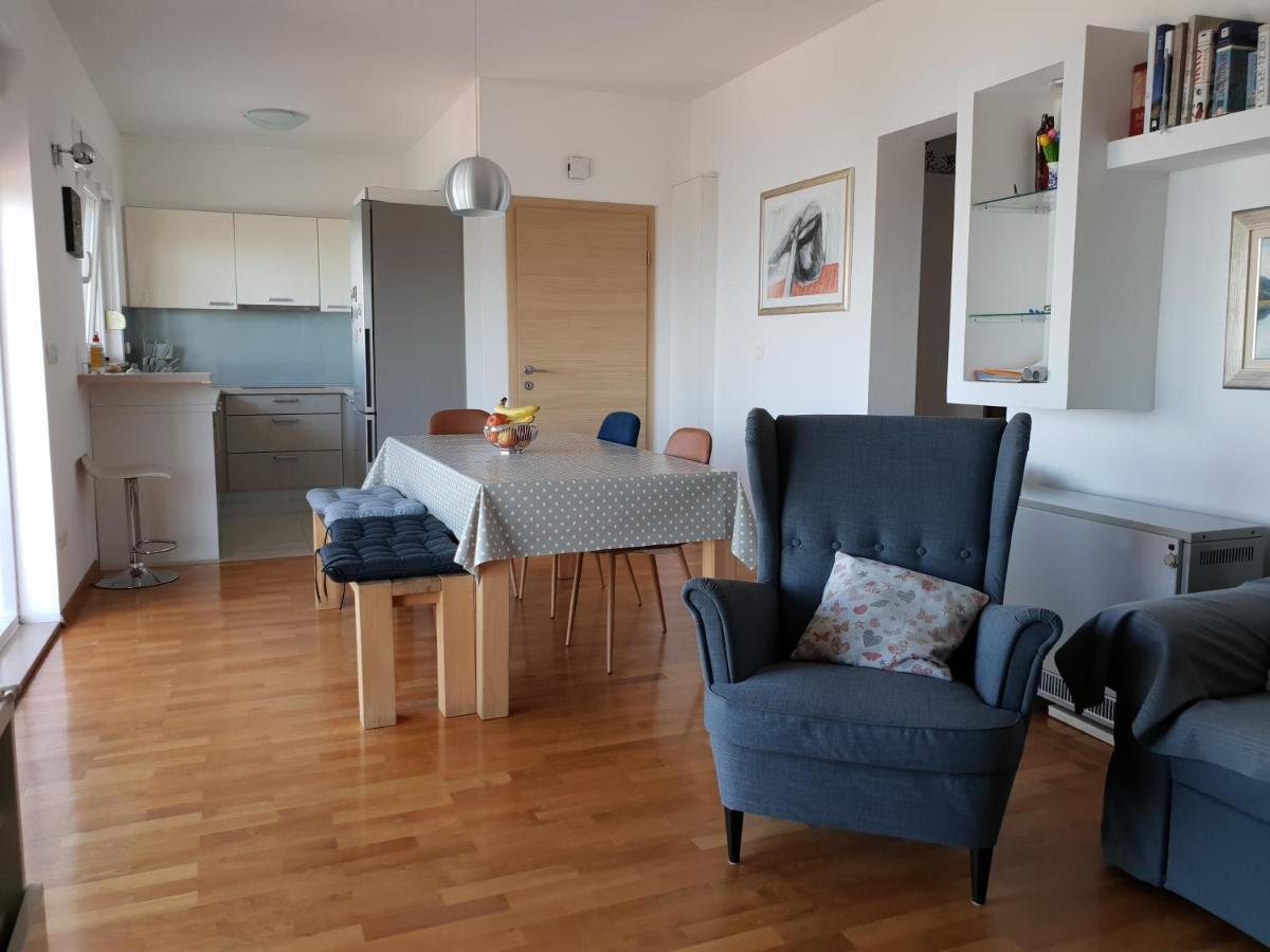 Cozy Apartments With Seafront Terraces Omiš Exterior foto