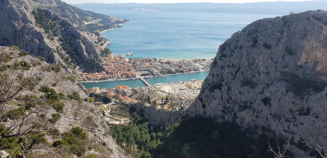 Cozy Apartments With Seafront Terraces Omiš Exterior foto