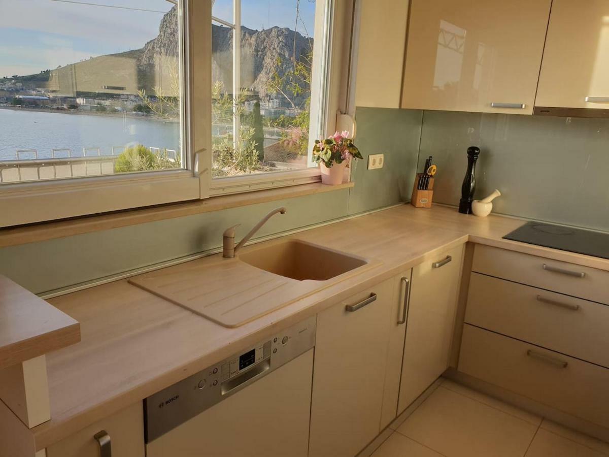 Cozy Apartments With Seafront Terraces Omiš Exterior foto