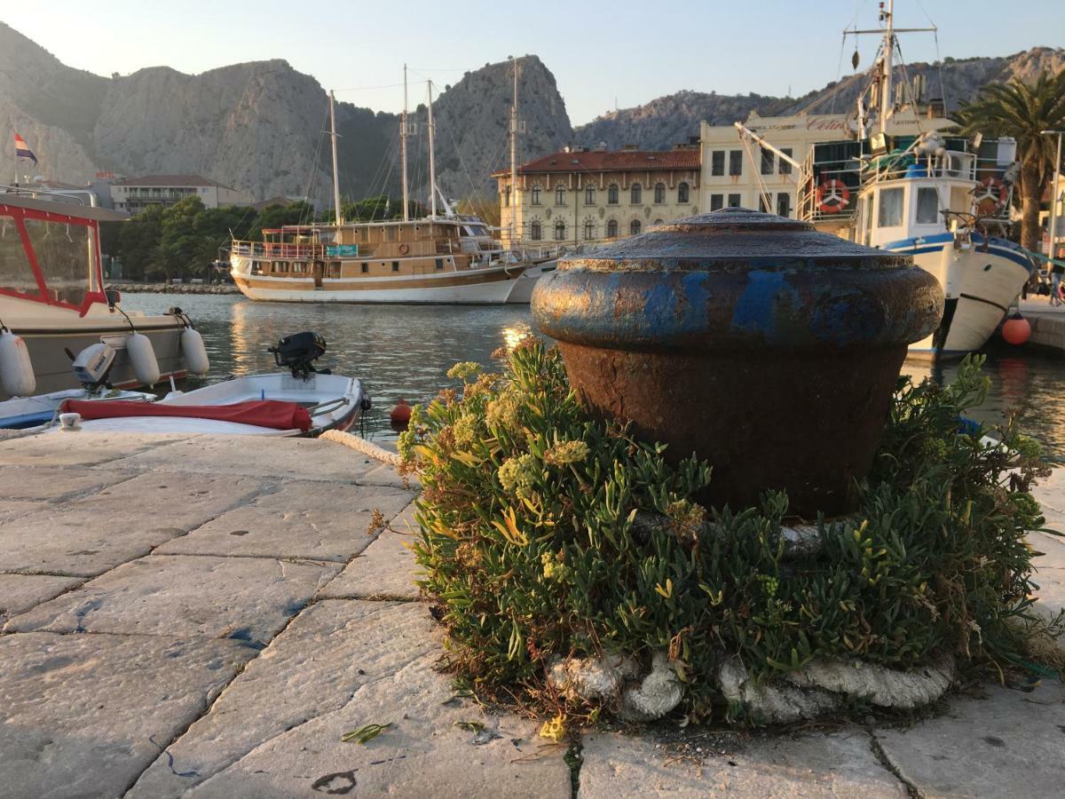 Cozy Apartments With Seafront Terraces Omiš Exterior foto